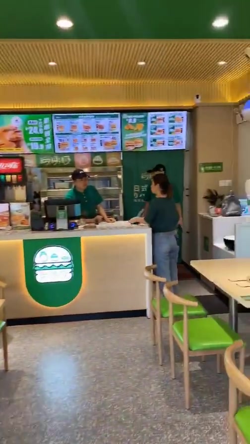 哦咦吸日式汉堡新店开业!福州已有几十家!超级火