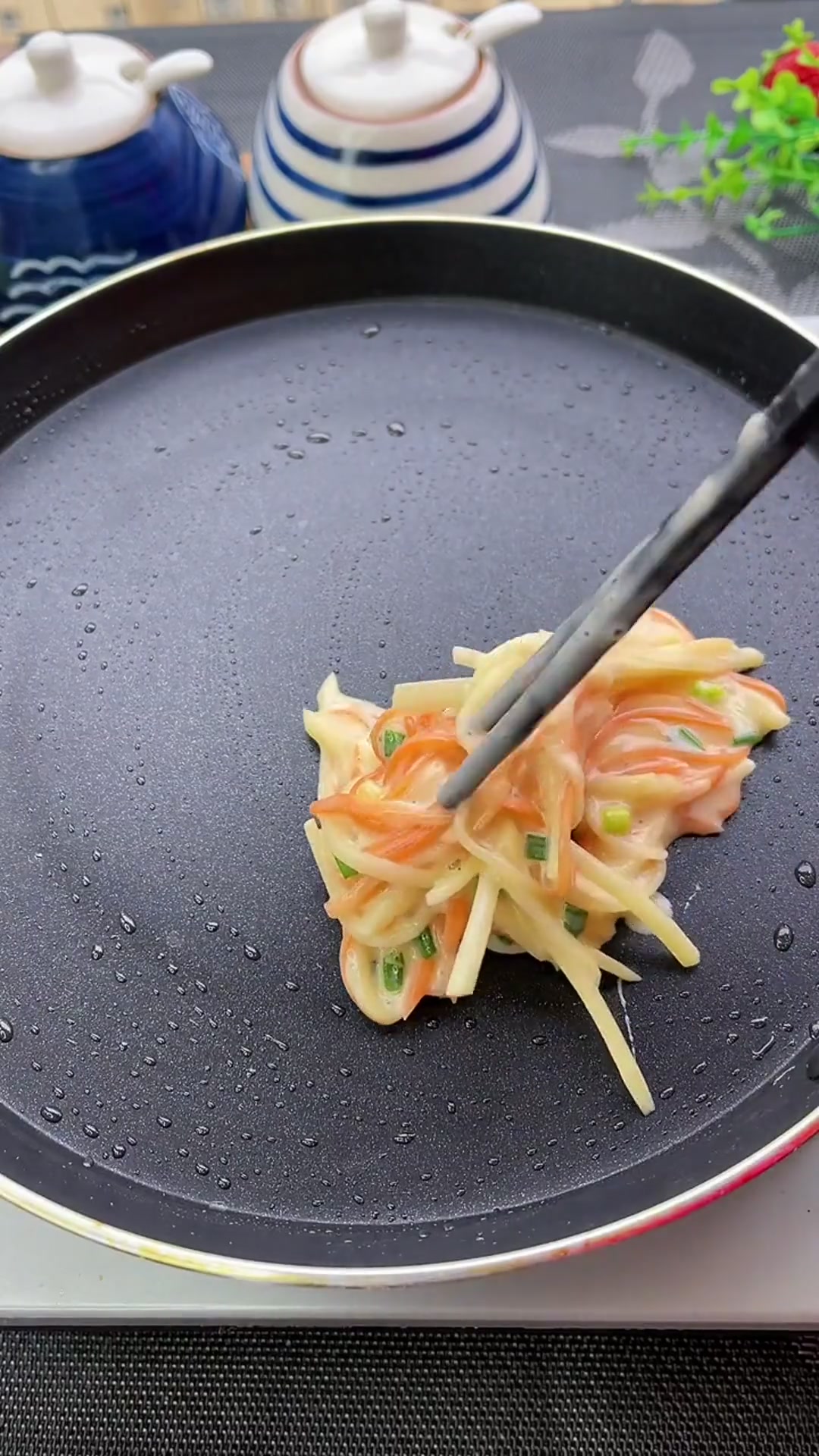 早餐不知道吃什么,试试这个土豆丝鸡蛋饼吧,简单美味又营养