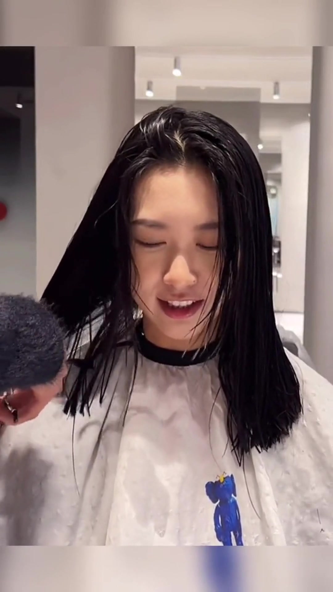 免打理的复古港风烫发,女孩子一定要试一试,绝对惊呆前男友!