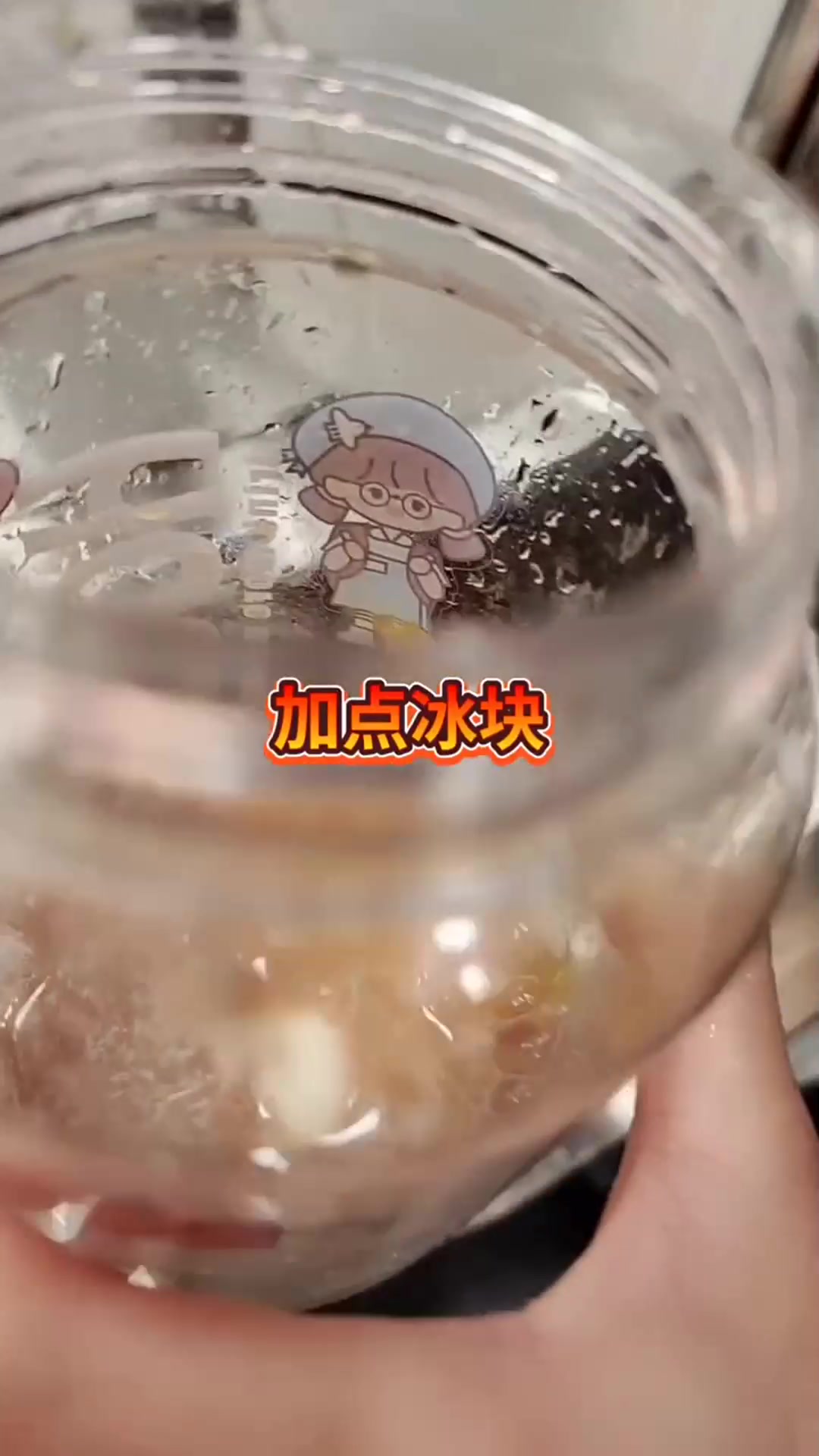 下班了,冰淇淋多的我们有口福了,这些小料加起来那叫一个绝!