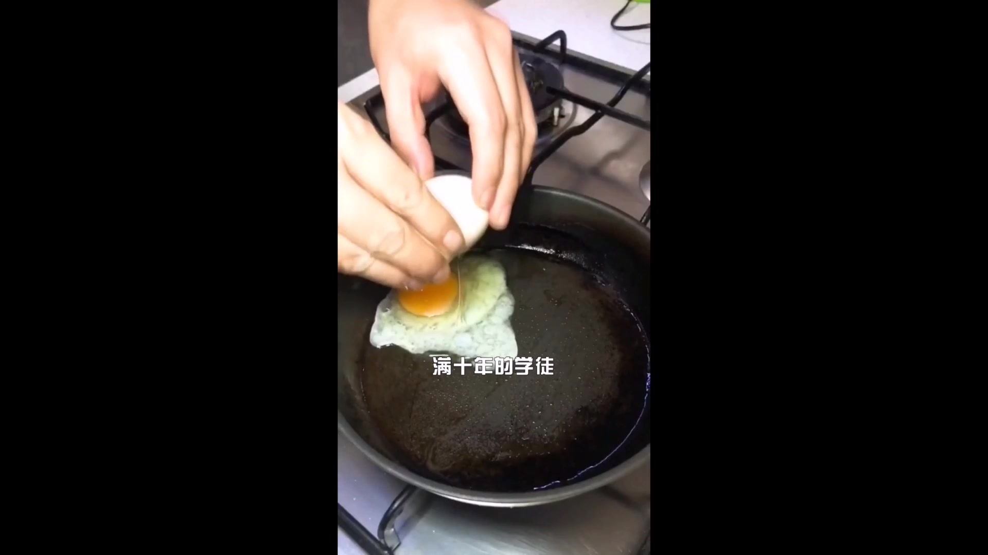 日本94岁“寿司之神”,十年学徒只能煎蛋,章鱼要按摩50分钟!