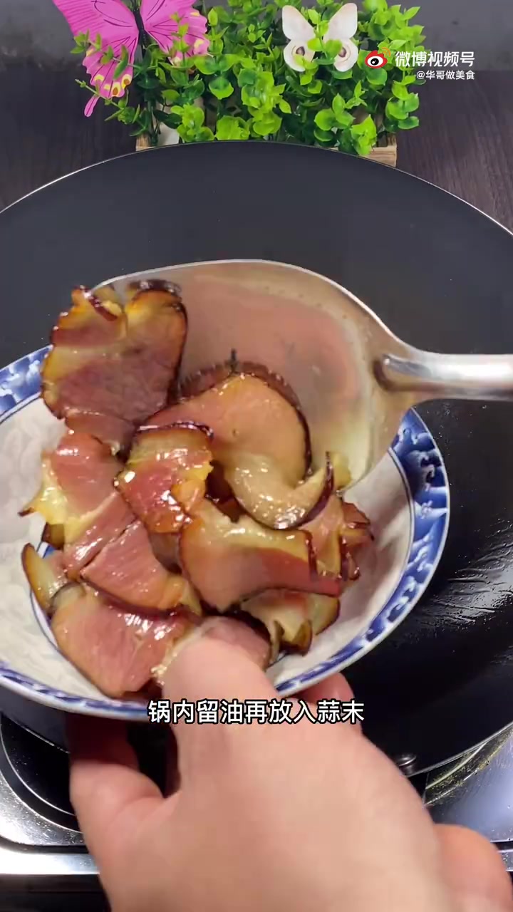 干豆角炒腊肉,吃起来非常香而且很下饭,喜欢的朋友可以试一试!美食#美食分享##吃货在这里#