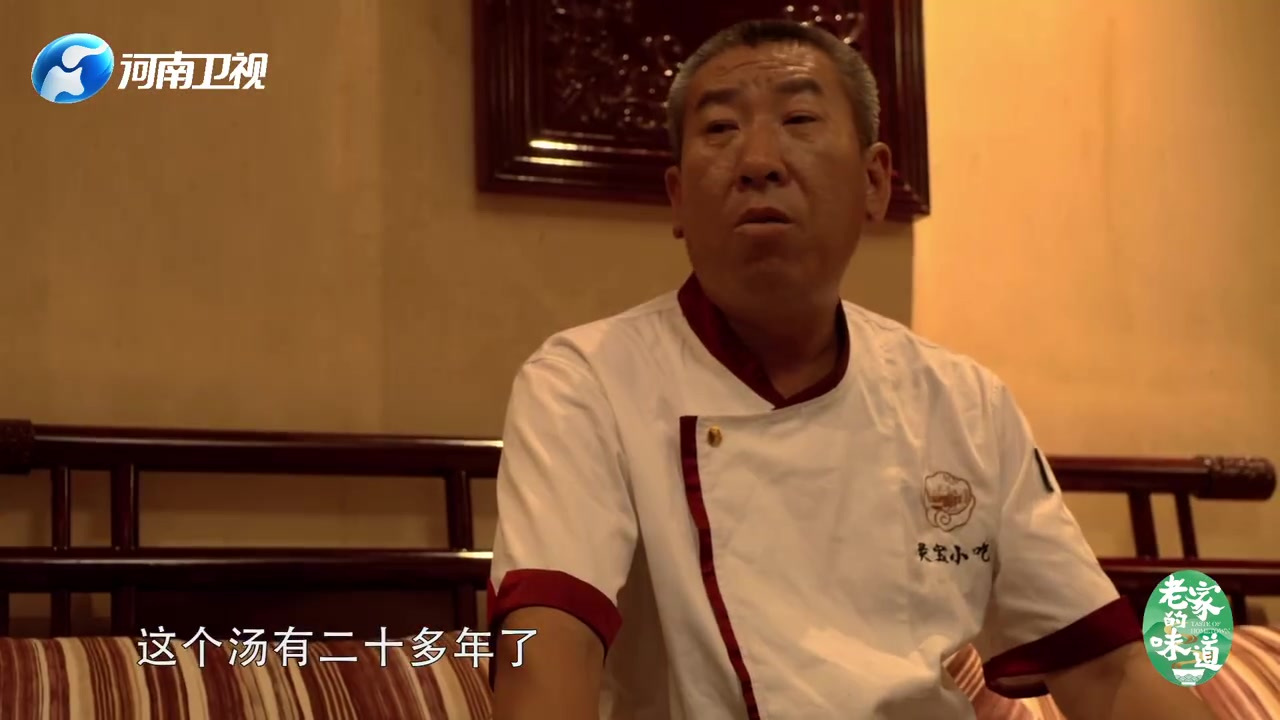 你吃过灵宝肉夹馍吗?焦香酥脆的饼,软糯鲜香的卤肉,加上青椒、大蒜的提香,这种绝妙的搭配,俘