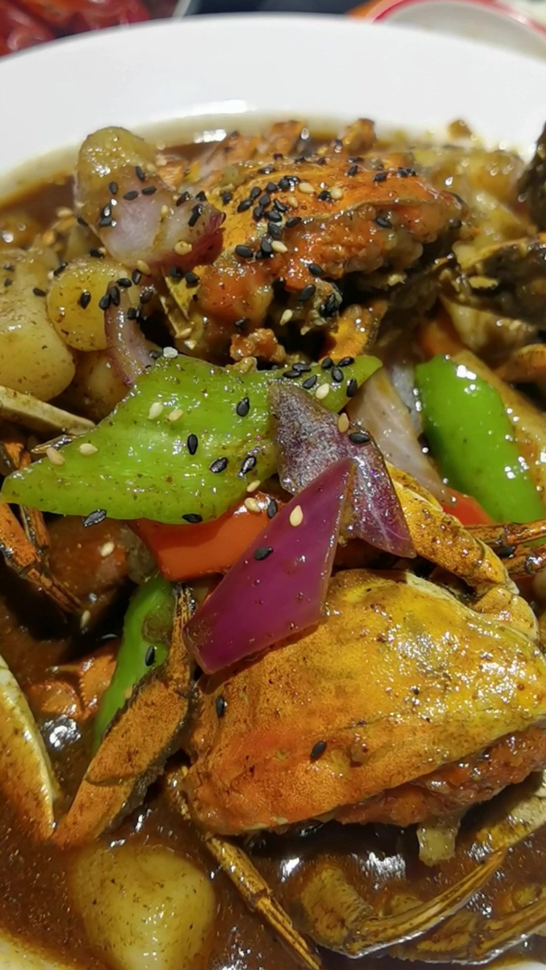 香港中路上刚开没多久的私房菜馆,叶派龙虾他家可是青岛小龙虾界的顶流,这家店装修还蛮好看的,