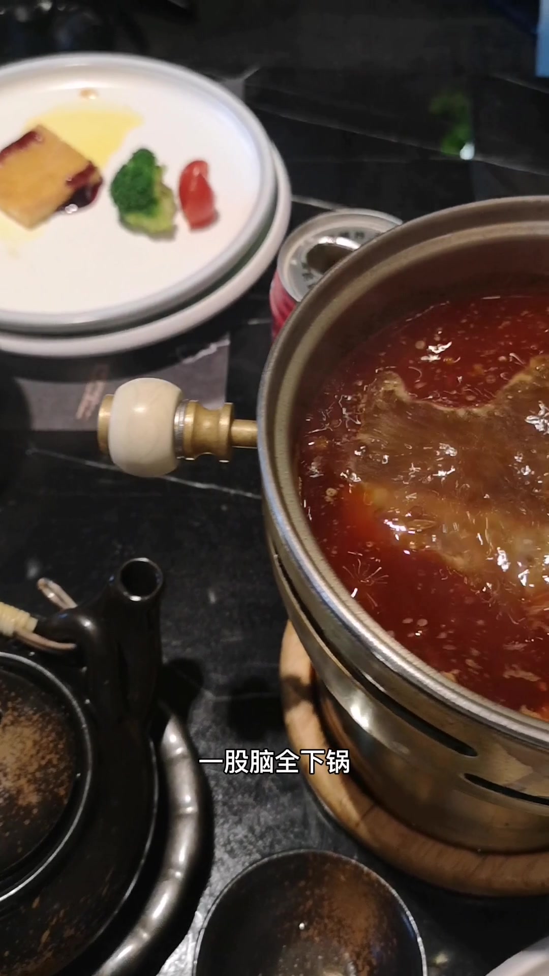 来了长沙难得跟朋友吃一个自助餐,朋友推荐了这家酒店里的海鲜自助餐。这家自助餐还蛮大的,提前
