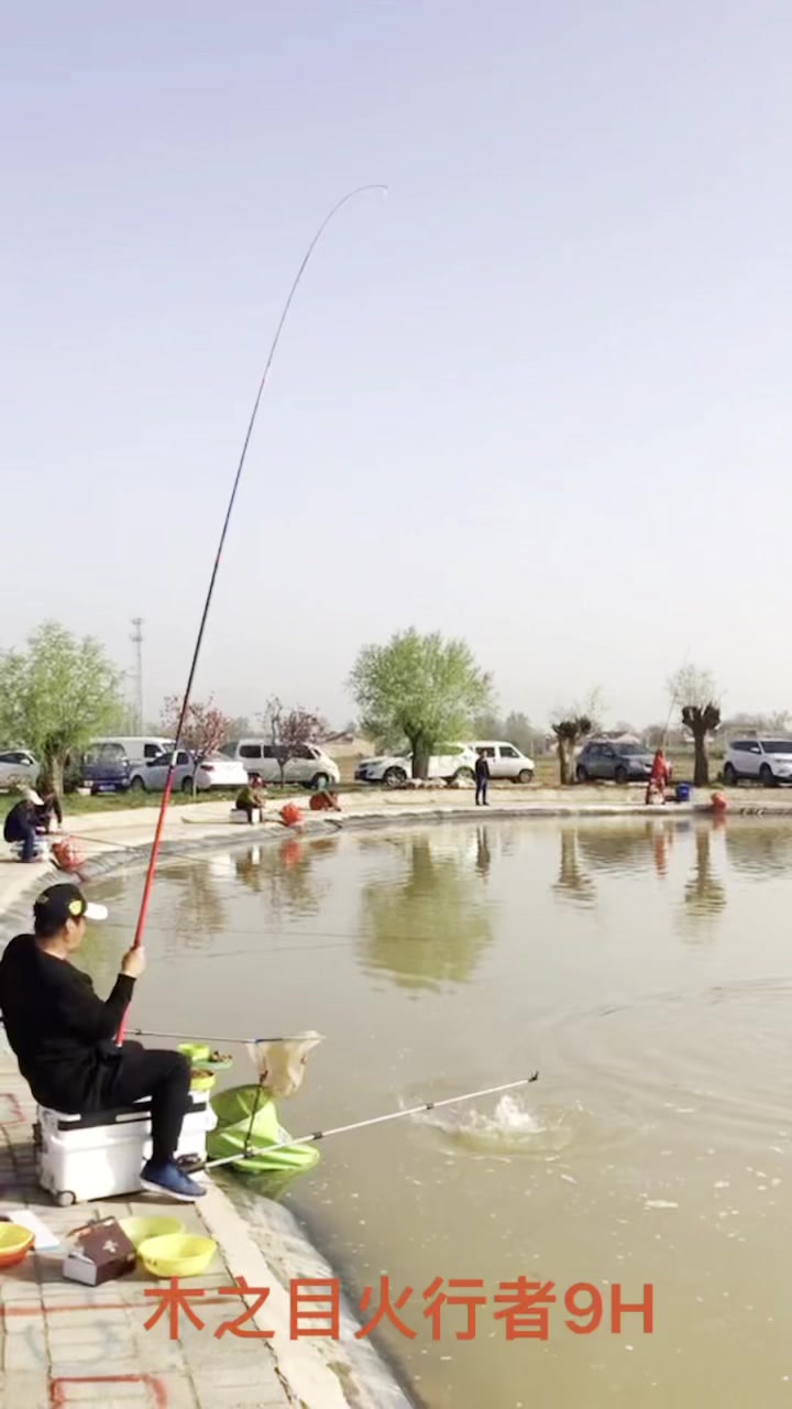 鱼塘垂钓,飞鱼的9H鱼竿。