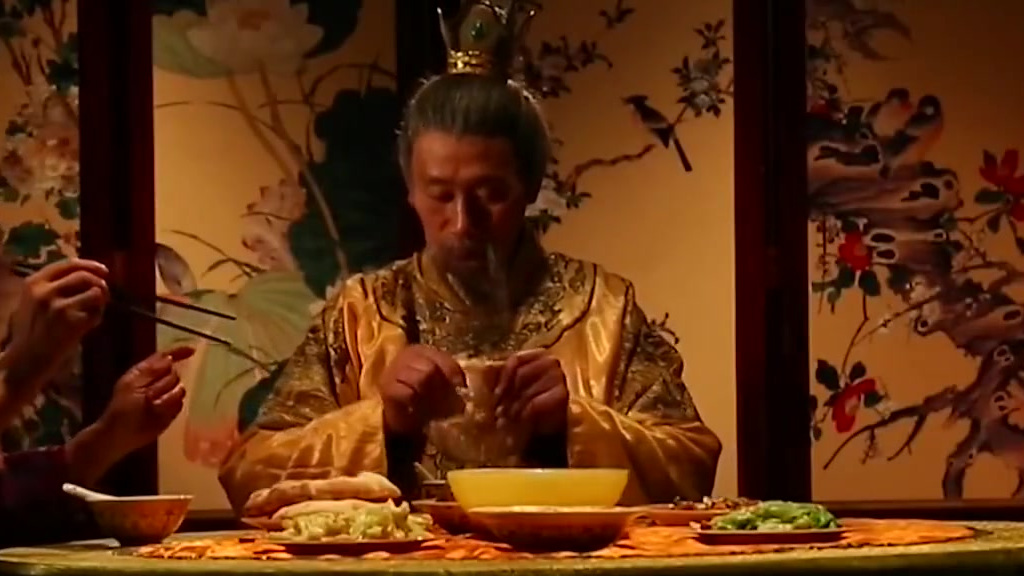 【卤煮、炒肝、豆汁儿…北京小吃为何让外地人难以接受?[思考]】卤煮、炒肝、炖吊子、豆汁儿…