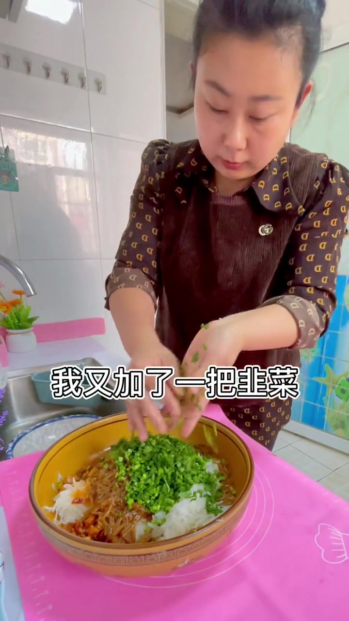 萝卜馅包子,这样做真好吃,暄软咸香,老公一顿吃5个