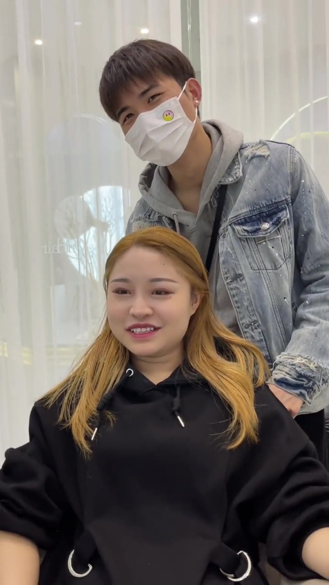 圆脸肉脸的女生,可以尝试一下这款发型!结果不会让你失望的!