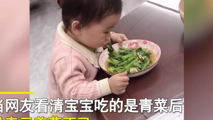 【宝妈厨房炒菜宝宝竟拱到盘子里偷吃,看清菜品后网友还纷纷点赞!】12月14日,广东揭阳。揭