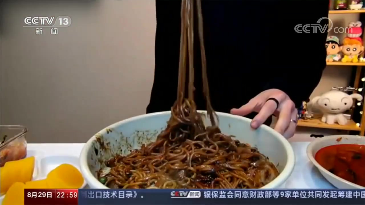 【大胃王吃播是浪费粮食又伤了自己!】大胃王真能一口气装下那么多食物?一位美食博主曾透露,在