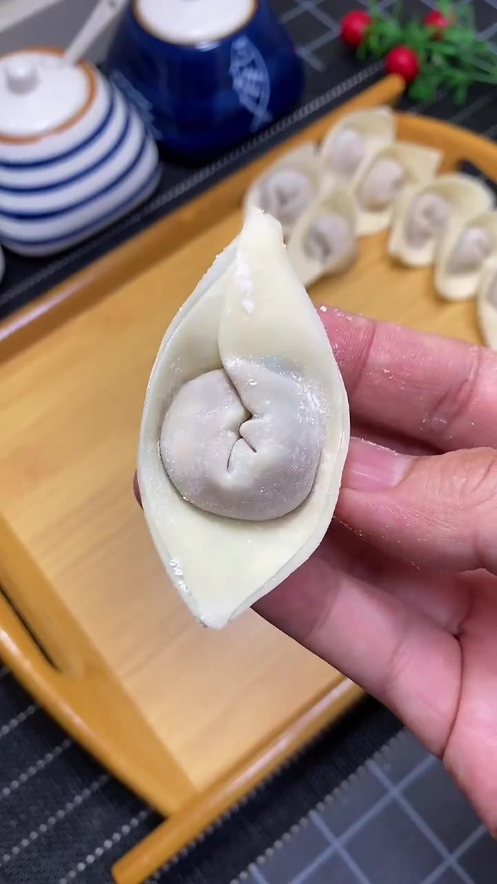 #美食武汉# 【这就是回忆里的馄饨摊吧,教你5种馄饨的包法】在家也能复刻馄饨摊的味道……