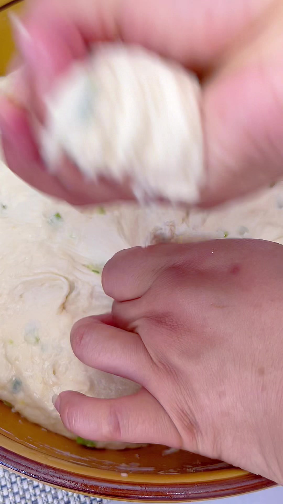 老式油条,油香,外酥里软,不吃配菜也香