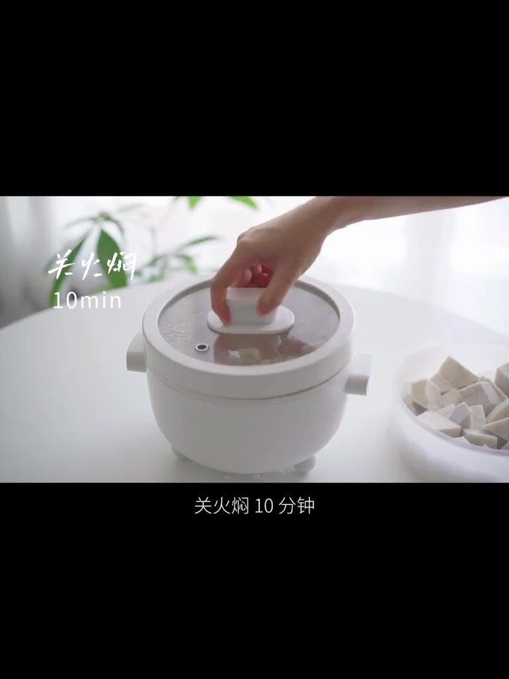 一锅煮自制暖乎乎的椰汁芋头西米露 不用椰浆 手残也能做出 香甜软糯的芋头椰汁西米露 绵密的