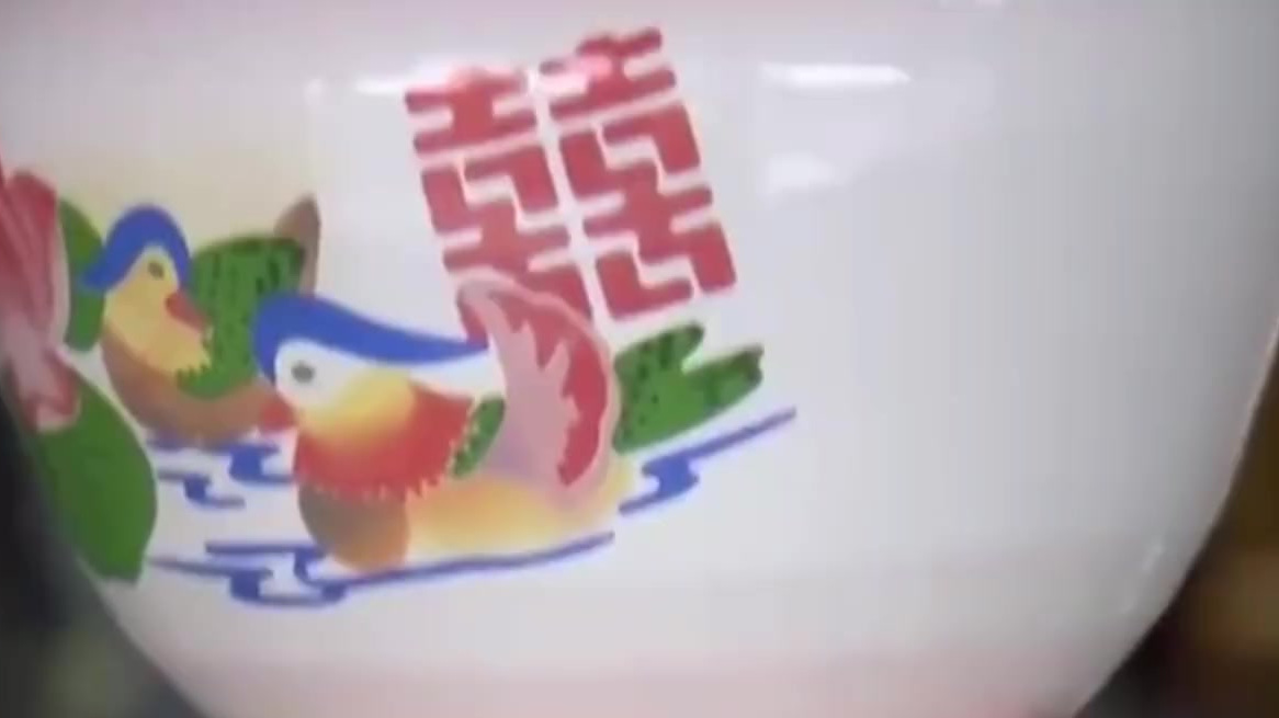 【痰盂入选年度十大商品,你买过其中几样?】12月22日,2021年度十大商品发布。露肩疫苗