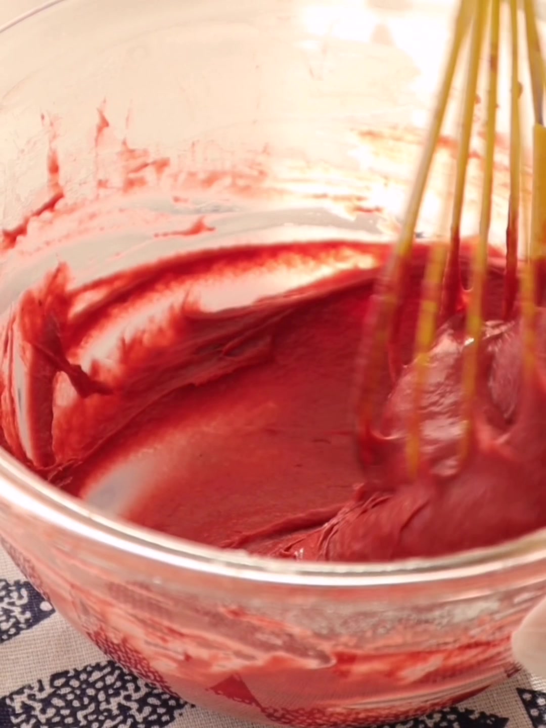 手绘圣诞蛋糕卷节日气氛浓厚