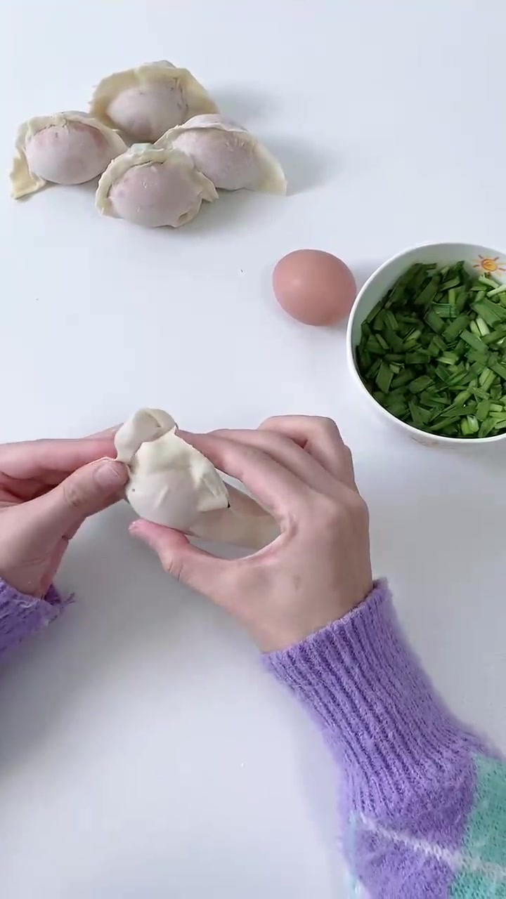 老婆发来一段视频,说晚饭吃韭菜鸡蛋馅饺子,我该怎么办?