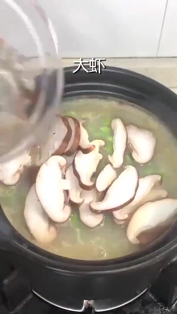 【鲜虾砂锅粥做法推荐】营养又美味,好吃到没朋友,看着就想吃好几碗,美食get√