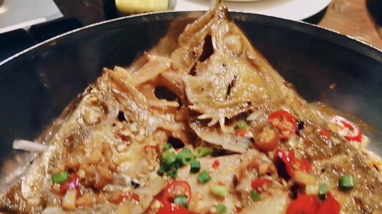 #致2021# 在南宁想吃正宗的湘菜?肯定选凤岭农家湘菜楼啦,干锅肥肠、臭鳜鱼、秘制血鸭等