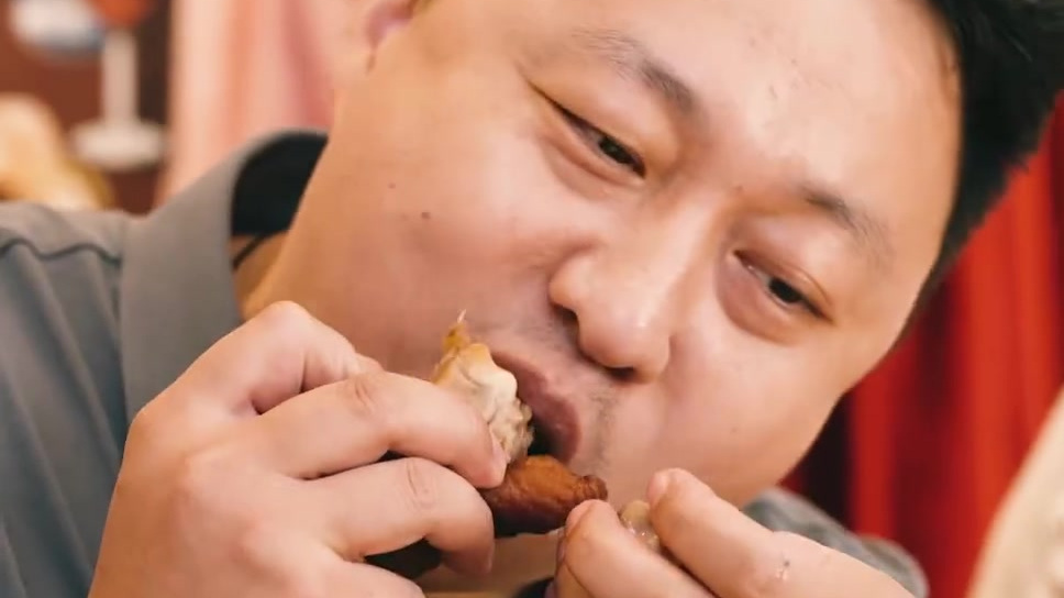 当有人说“没有什么是永恒的。”我反手就是神奇的老字号 纪录片推荐。这部纪录片里有太多“宝藏