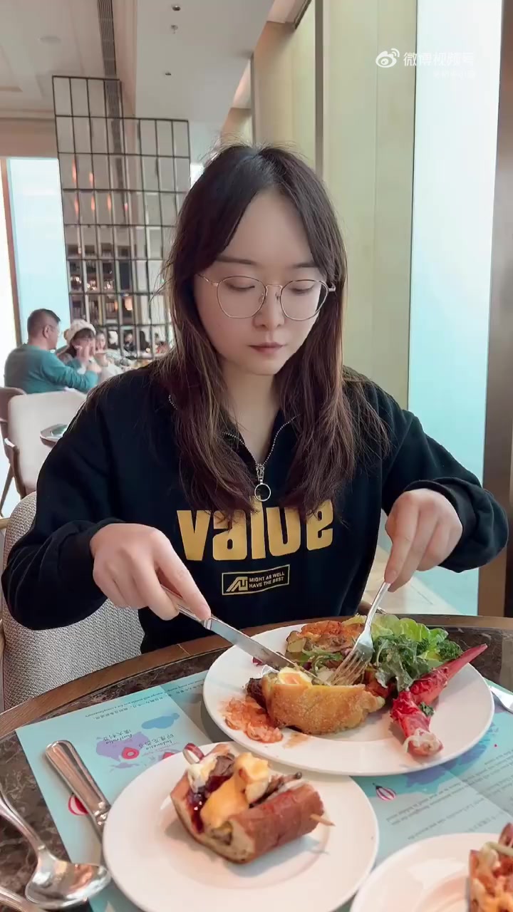 丽思卡尔顿酒店的环球之旅自助餐,每个月都是不同主题的西餐~爱了爱了 
