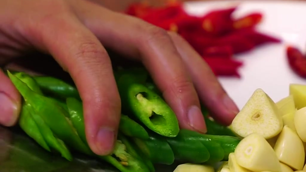 超下饭的啤酒鸭,不加一滴水,鸭肉不腥不柴更入味2021最后一个星期也要加油鸭
