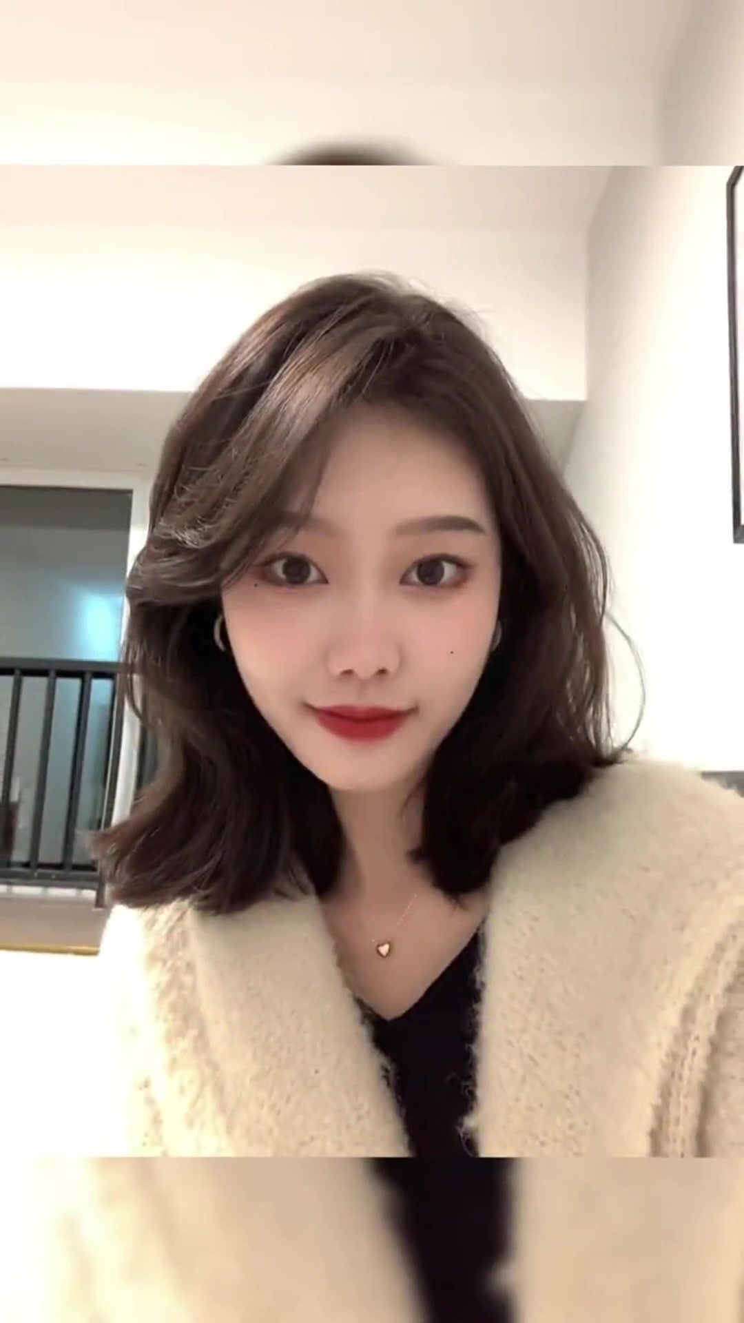中短发女孩必看!这款免打理的蓬松气垫烫,真的超级显脸小