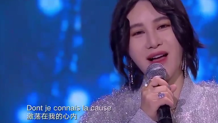 @尚雯婕用玫瑰的”芳香“把我们带入一种对生活美好的向往和追求中,和@尚雯婕 、艾莉婕一起绘