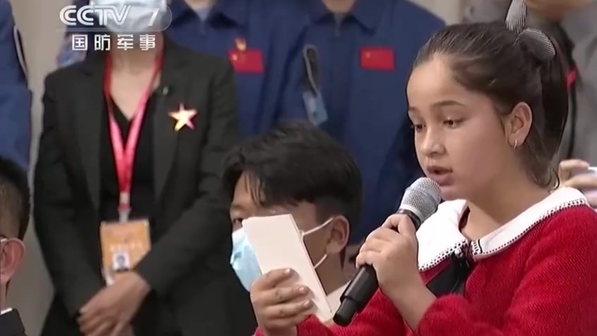 【想让外星人尝尝我们村的腊肉十八洞村孩子的画上太空了】2022年新年第一天,中国空间站举办