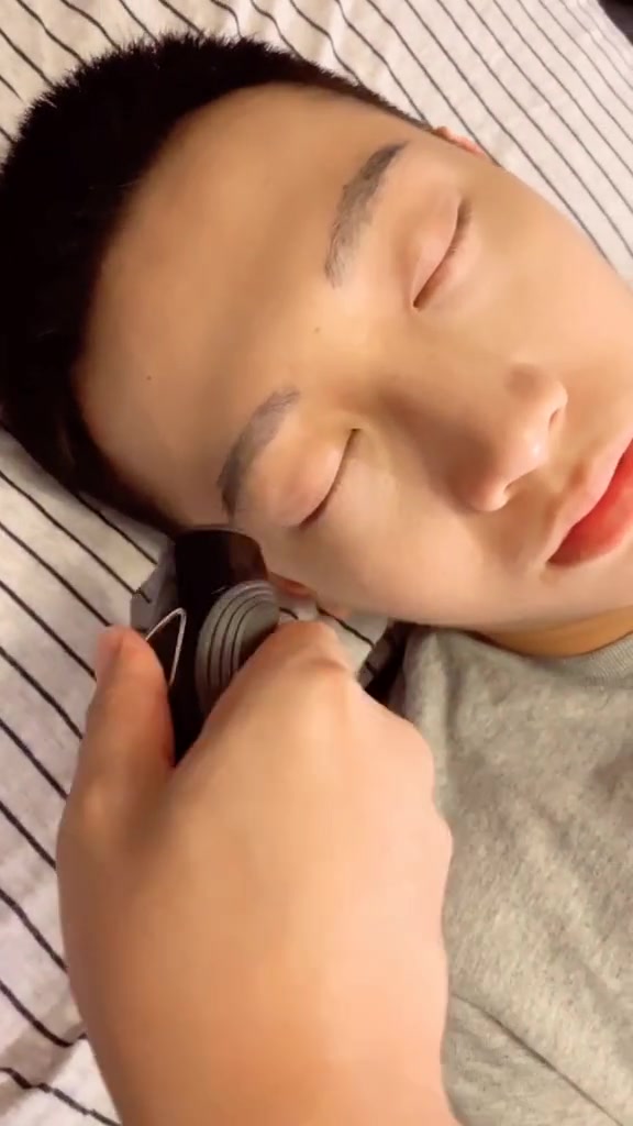 男人日常的帅气生活照素材,穿西装的男人自拍生活照素材