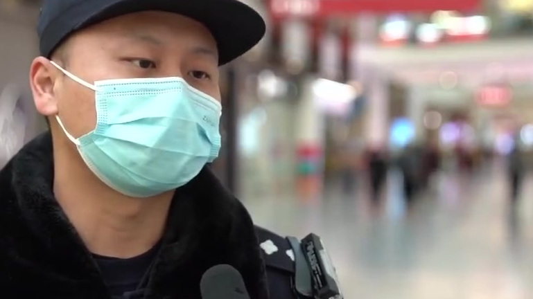 【女子偷拿商品发朋友圈炫耀被拘留】近日,北京大兴公安分局西红门派出所接到某商场店员的电话称