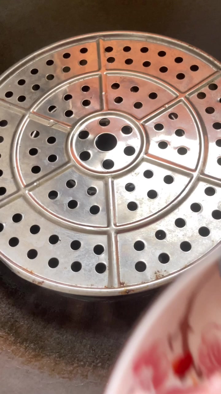 湖南的经典菜剁椒鱼头拌面也好吃