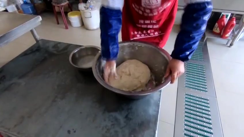 【山东烟台龙口市:非遗美食之黄县面鱼】(来源:学习强国·龙口市融媒体中心)