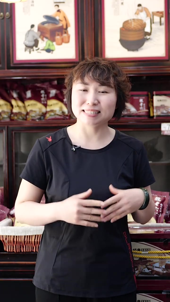 魏氏熏鸡是聊城的地道名吃,也是一道非遗美食,不过,听说魏氏熏鸡的传承人姓韩不姓魏,这是怎么