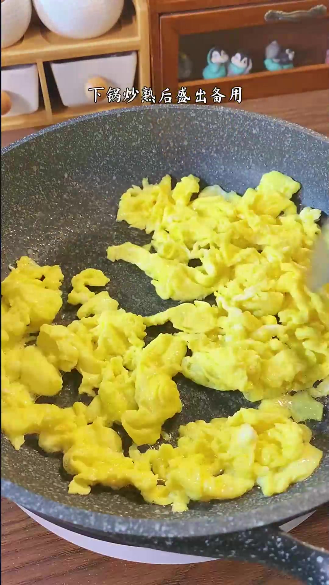 家里有鸡蛋的,一定要试试这个鸡蛋酱拌面,老公一次吃三大碗!