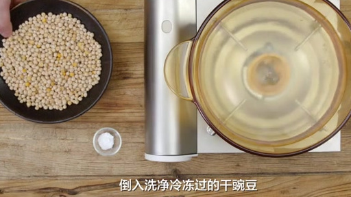 今天吃成都的经典小吃豆汤饭,豆汤为底料,加入肥肠,就是肥肠豆汤,吃完浑身都暖暖和和(美食台