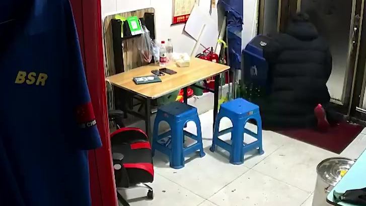 [话筒][话筒][话筒]【惊险!男子一氧化碳中毒冷风吹醒自救】1月5日,黑龙江牡丹江,男子