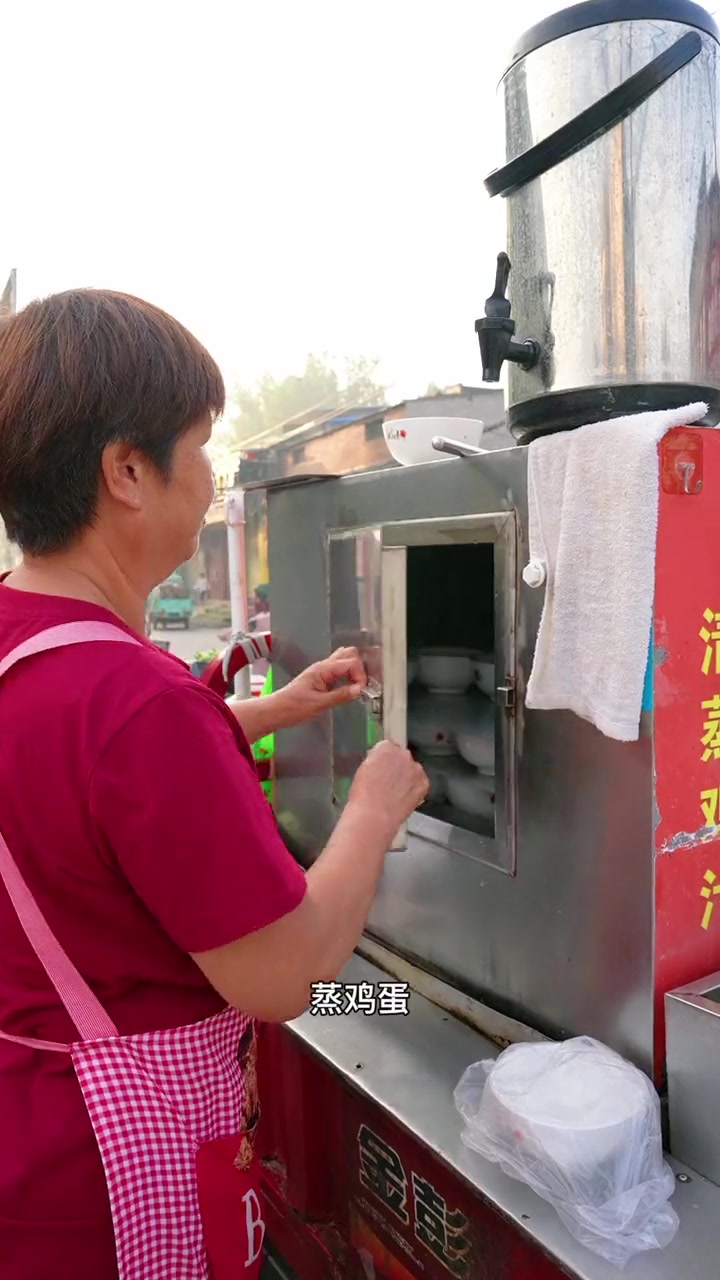 王发展蒸鸡蛋,蒸豆腐脑的做法,打工不如开小店