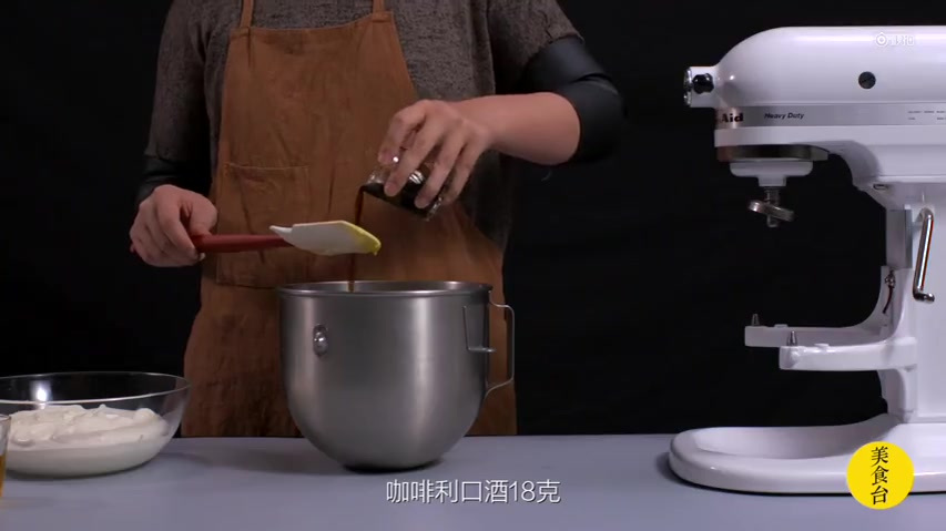 超详细的提拉米苏做法在此!自己耐心做出这道将咖啡与烈酒的风味发挥到极致的经典甜品,还是超有