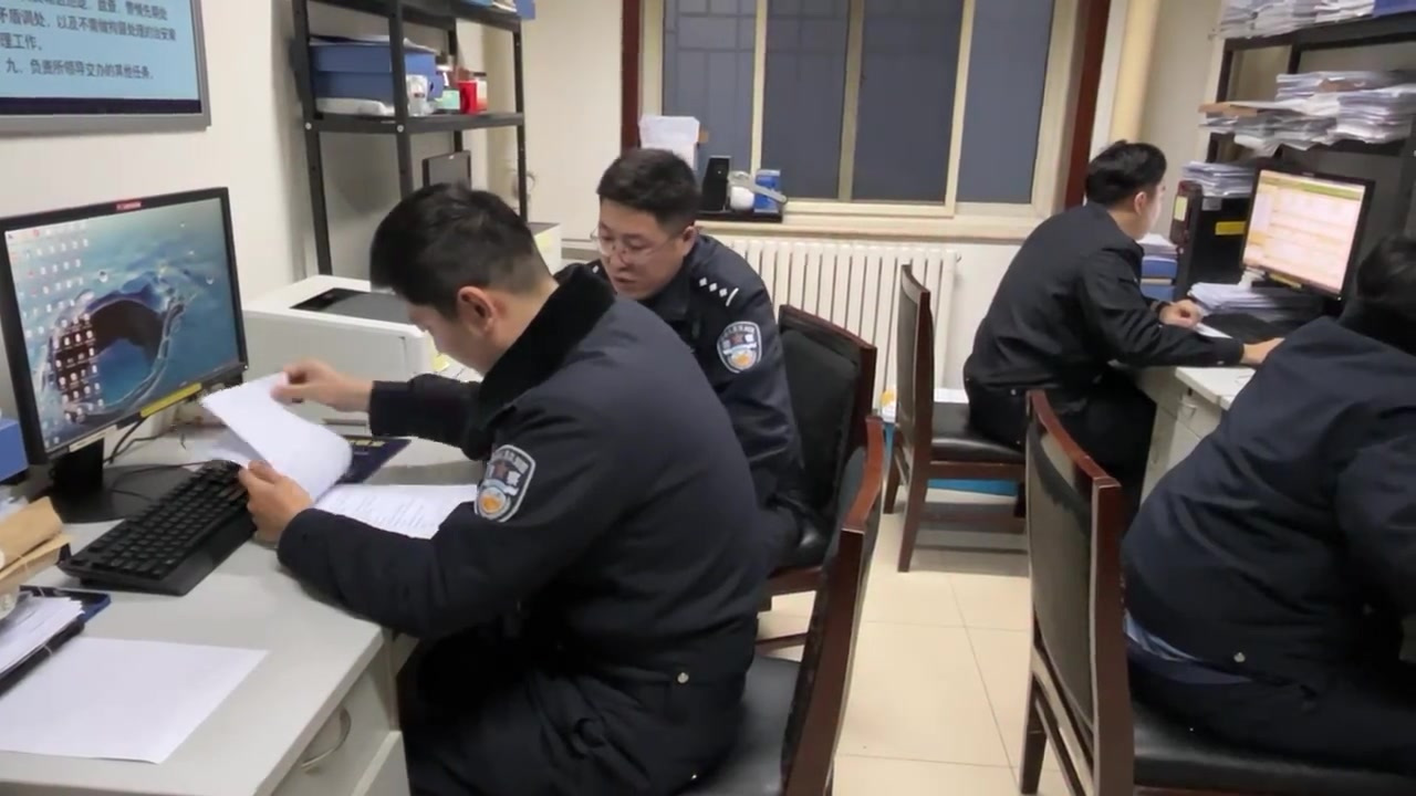 【我们的警察节·平凡的一天】对大多数人来说节日意味着假期、喜庆和团圆,但对警察来说,节日意