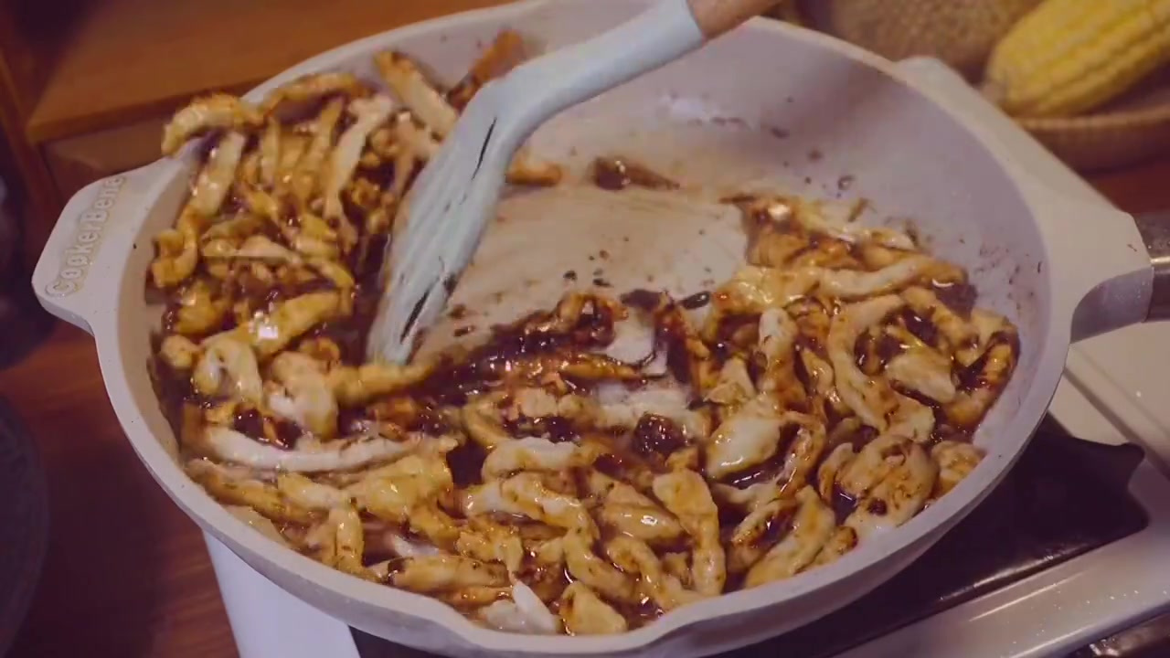 好吃到流泪 香到不想下桌的京酱肉丝卷饼