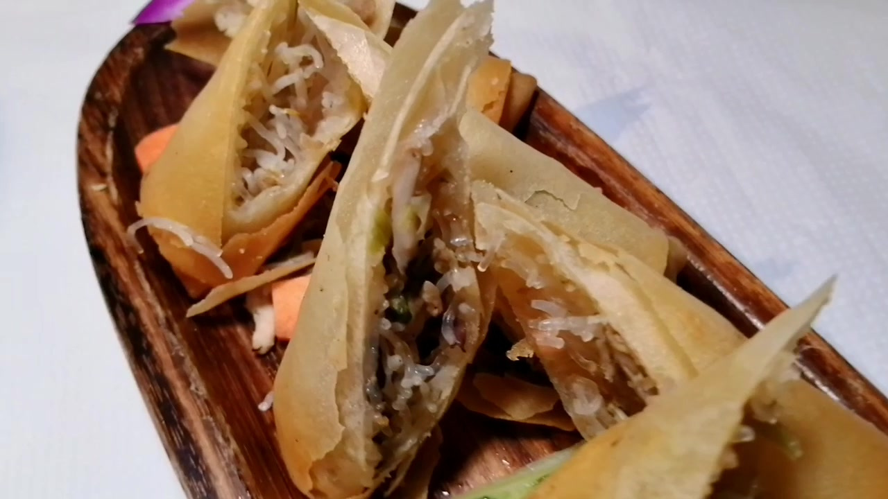 #邂逅冬日美食# 南宁印象城的帕蓝9的泰国菜总是让人惊喜:来自清迈的猪颈肉沙拉、华欣春卷、