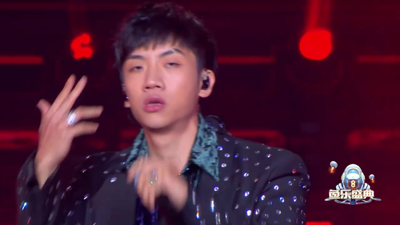 杨和苏的《顶点》,鲨鱼娘表示爱辽爱辽