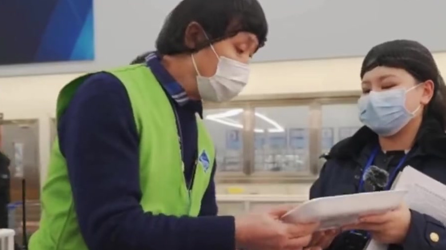 近日有网友向成都市市场监督管理局举报投诉在山姆会员店购买了一盒进口牛肉,当天拿回家就发现这