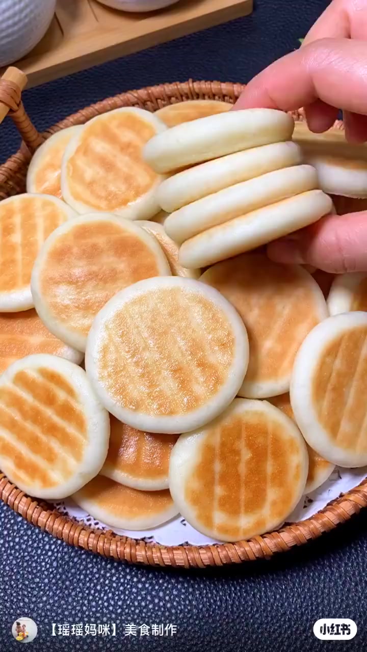 #美食武汉# 蛋奶早餐饼,一看就会,包成功~ 