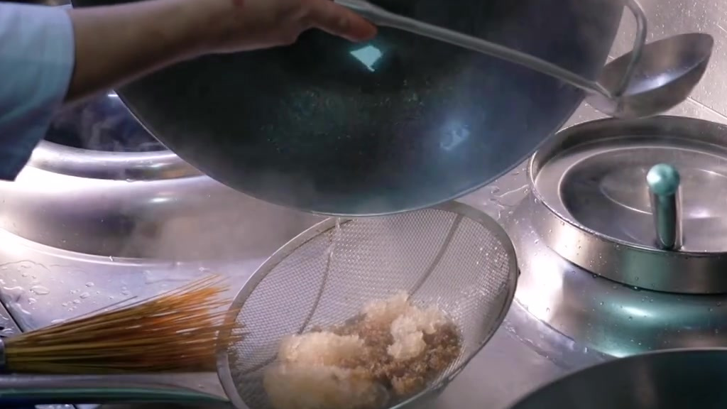 贵州盛宴生态黔菜 了不起的遵义美食·【鸡茸竹燕窝】竹燕窝又名竹菌,竹花,竹菇,竹蓐,是非常