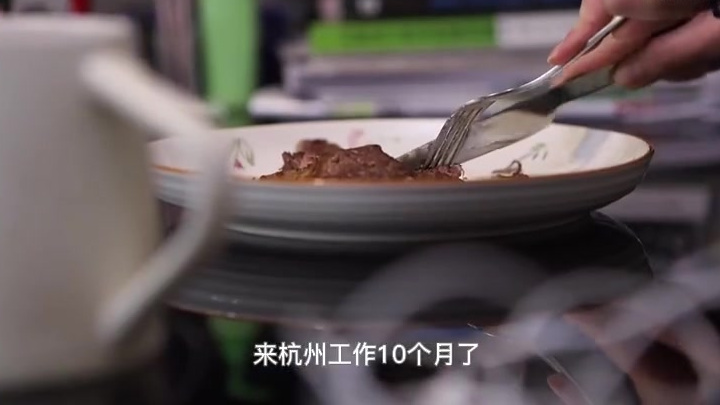 随着世界饮食文化的传播,牛排在千禧年后走入了更多人的视线。口感层次丰富,纹理清晰、油花均匀