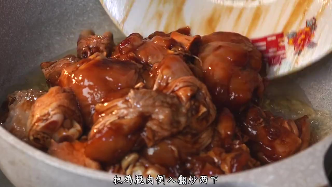 马上过年了年夜饭上端上这样一道菜,大人孩子都抢着吃。