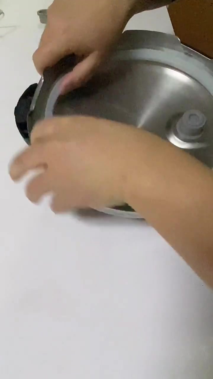苏泊尔电压力锅老款密封圈安装方法