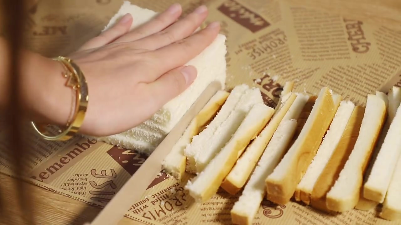 #美食时间#芋泥小甜点【酸奶芋泥吐司蛋糕】今天做了一个不用烤箱就能做的蛋糕,做一个小小的,